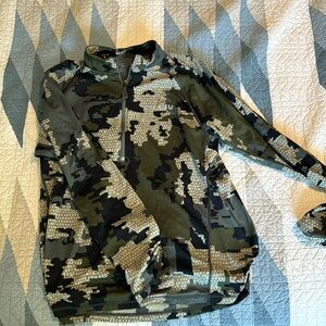XL Men’s Kuiu Quarter-Zip